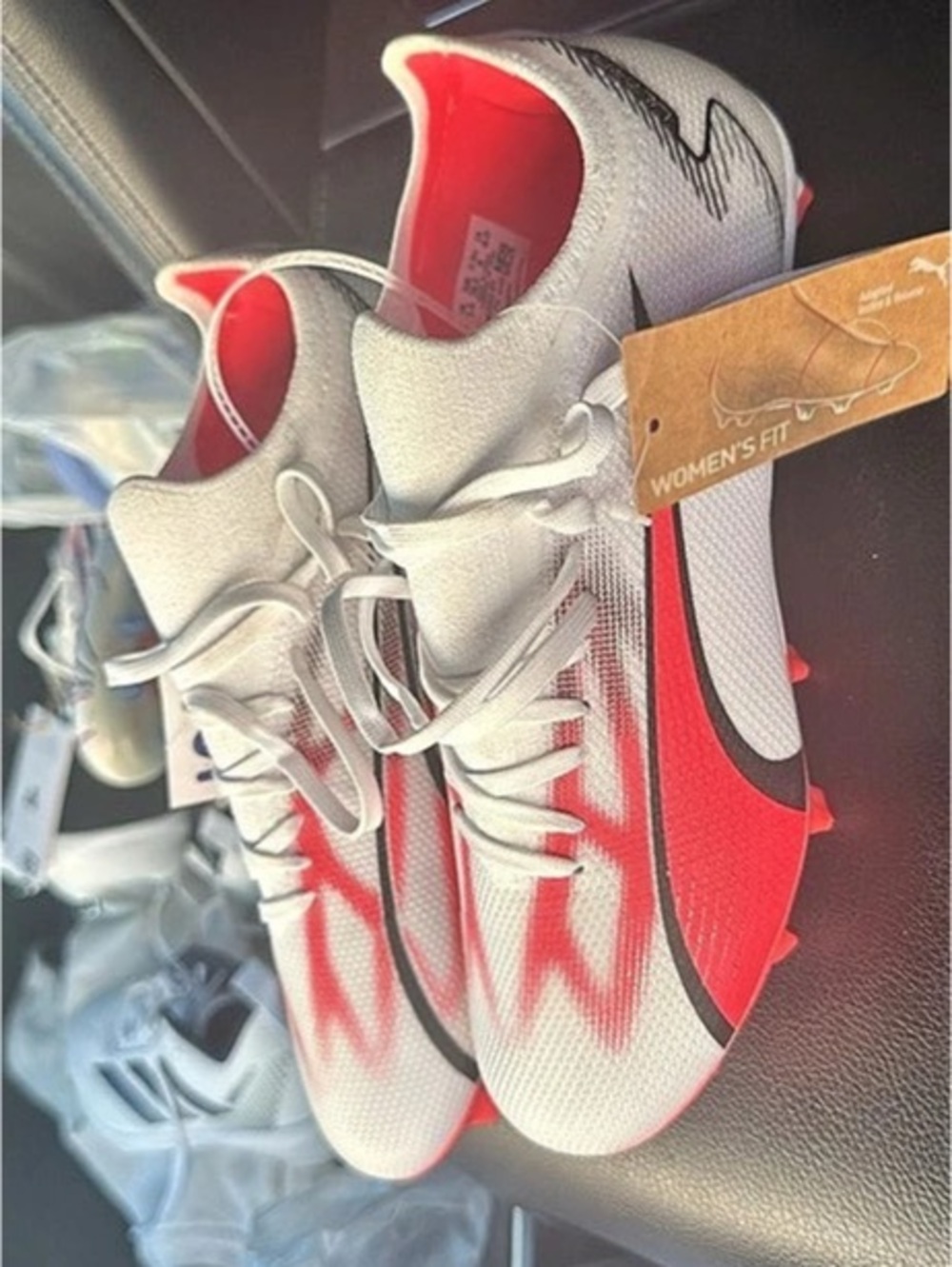 Puma women’s Ultra Ultimate soccer cleats (size 5.5)